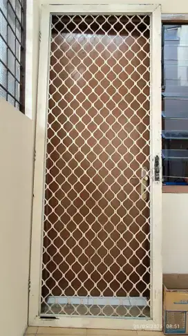 Pintu Aluminium Bekas