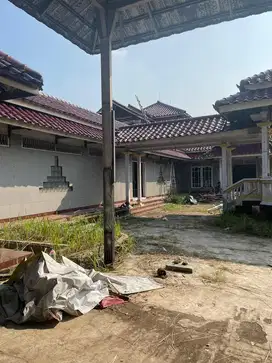 kenek, bantu tukang, bersih-bersih