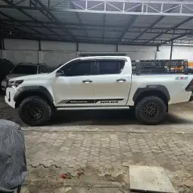 Hilux DC V 2023 matic km.17rb record daribaru