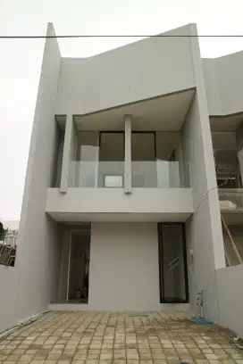 RUMAH DEKAT GRAHA FAMILY & DIAN ISTANA