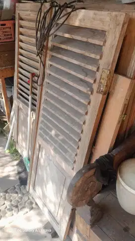 Jendela jati jadul