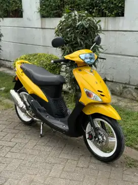Mio 5TL Non Step tahun 2005
Warna Kuning Asli Tembus Faktur & Katalog