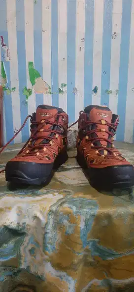 Sepatu outdoor BLACKYAK size 41 insole 26cm