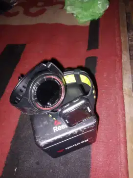 JAM EIGER DAN REEBOK