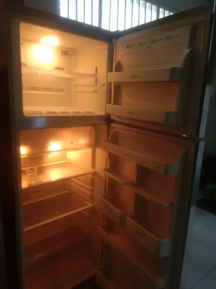 Djual cepat Kulkas 2pintu Jumbo Ariston