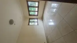 Rumah Luas  di Komplek Bukit Pratama Lebak Bulus Jakarta Selatan