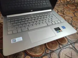 Hp 14s n4020 ram 8gb ssd 256gb batre 3-4jam kibot berlampu siap pakai