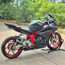 KM 11K AJA! HONDA CBR250RR NON ABS BLACK 2018 PAJAK ON GASPOL