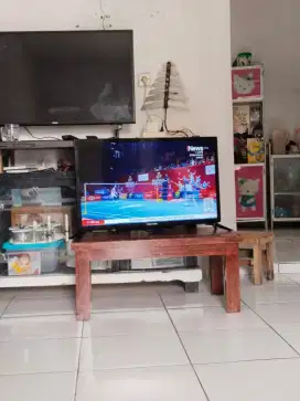 dijual tv digital merek politron baru dua bln tinggal pake komplit