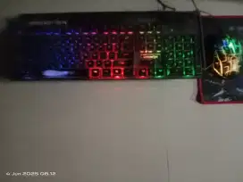 Dijual 
Keyboard Gaming + Mouse Gaming
