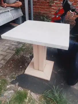 Meja cafe atau meja teras bahan multipleks tebal lapisan HPL. bekas.