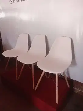 kursi putih minimalis kondisi baru