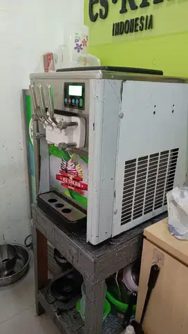 Mesin ice cream (Wirastar)