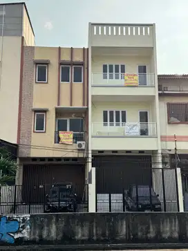 Disewakan 2 Ruko Gandeng / Bisa 1 Ruko. Langsung Owner & Bebas Banjir