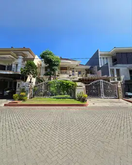 Rumah Araya 1 STRATEGIS SIAP HUNI BOULEVARD  Garasi 2, carport 2