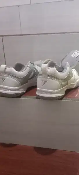 Jual sepatu ori badbinton