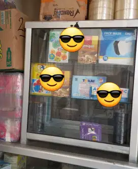 ETALASE ROKOK BEKAS