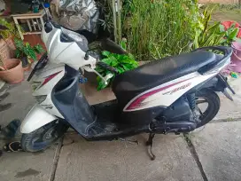 Dijual Beat Pop tahun 2015 warna putih tangan pertama