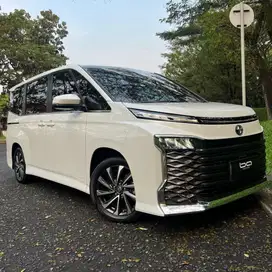 TOYOTA VOXY 2.0 SENSING FACELIFT 2022