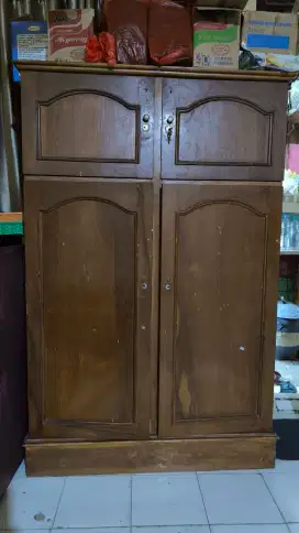 Lemari jati bekas lawasan