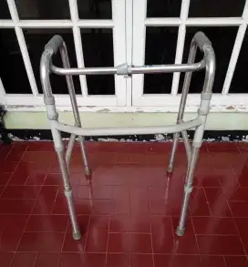 WALKER/TONGKAT JALAN 4 KAKI GEA MEDICAL