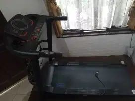 Treadmil bekas serasa baru