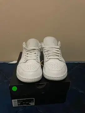 Sepatu Air Jordan Low Triple White 43 Original