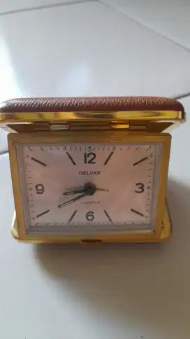 Jam antik model cepuk