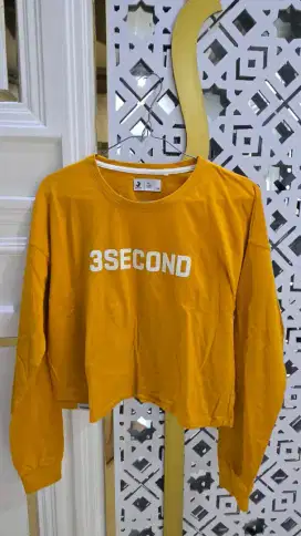 PRELOVED Baju lengan panjang crop 3 SECOND ORI