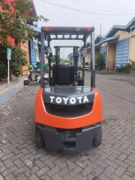 Forklift TOYOTA 8FD25 tahun 2019.