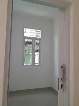 Di jual rumah dua lantai SHM di jalan kembang sepatu pangkalan asem
