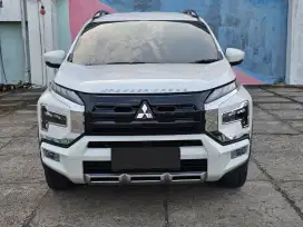 Km 21 rb xpander cross premium package at 2023 putih pake 2024