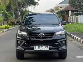 Fortuner SRZ 2.7 TRD AT 2019 | Hitam Metalik