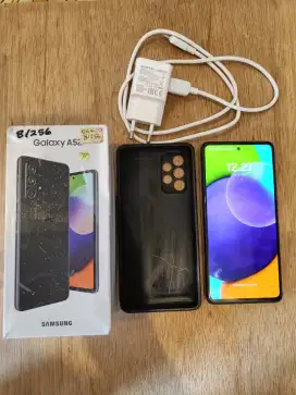 Jual Samsung A52 4G ram 8/256 kondisi 95%. Lengkap. Charger ORI.