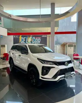 DP 100JT FORTUNER 2.8 GR SPORT TSS 2025 KREDIT HITAM PUTIH GREY SILVER