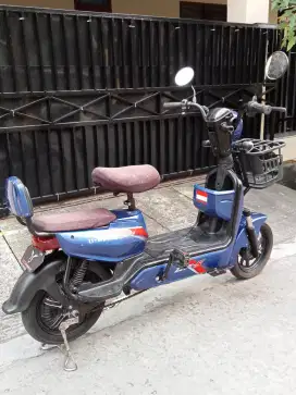Sepeda listrik u-winfly df-5 masih mulus original