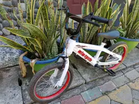 Sepeda anak warna putih