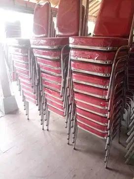 Kursi susun futura merah non embose second like new