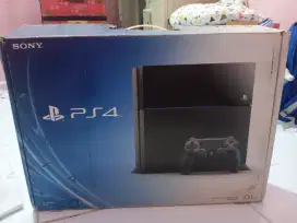 For sale PS 4 Fat 500 GB jet black