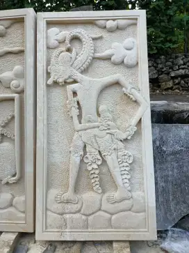 Ukiran batu alam motif wayang