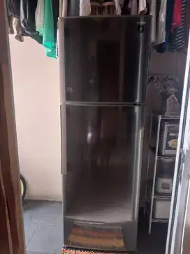 Kulkas 2 pintu sharp