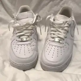 Sepatu Sneaker NIKE Air Force One Putih Bersih