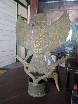 patung garuda bahan kuningan