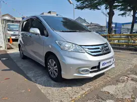 TDP Rendah Honda Freed 1.5 E Bensin-AT 2014 Putih CABSD