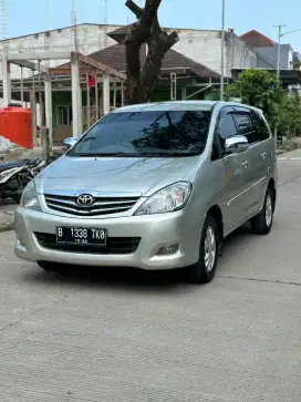 Kijang Innova G 2010