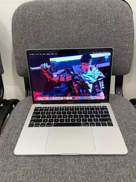 MacBook Pro 2017 i5/8/128GB