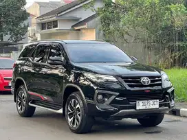 FORTUNER SRZ TRD AT 2019 HITAM LOW KM ISTIMEWA