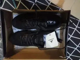 Eiger sepatu lapangan olah raga