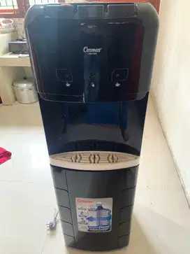 Di jual dispenser cosmos galon bawah.