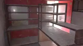 2 etalase kayu bekas